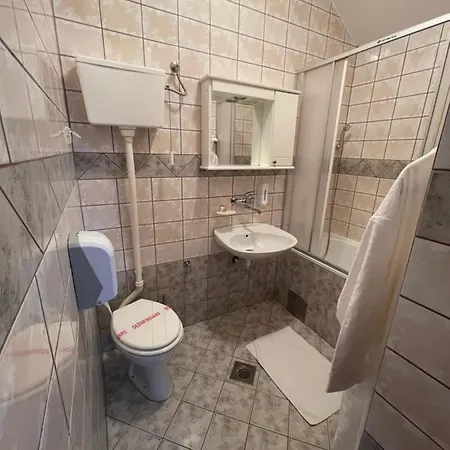Lupus Bed & Breakfast *